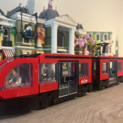 LEGO 60423 Stadstram en station